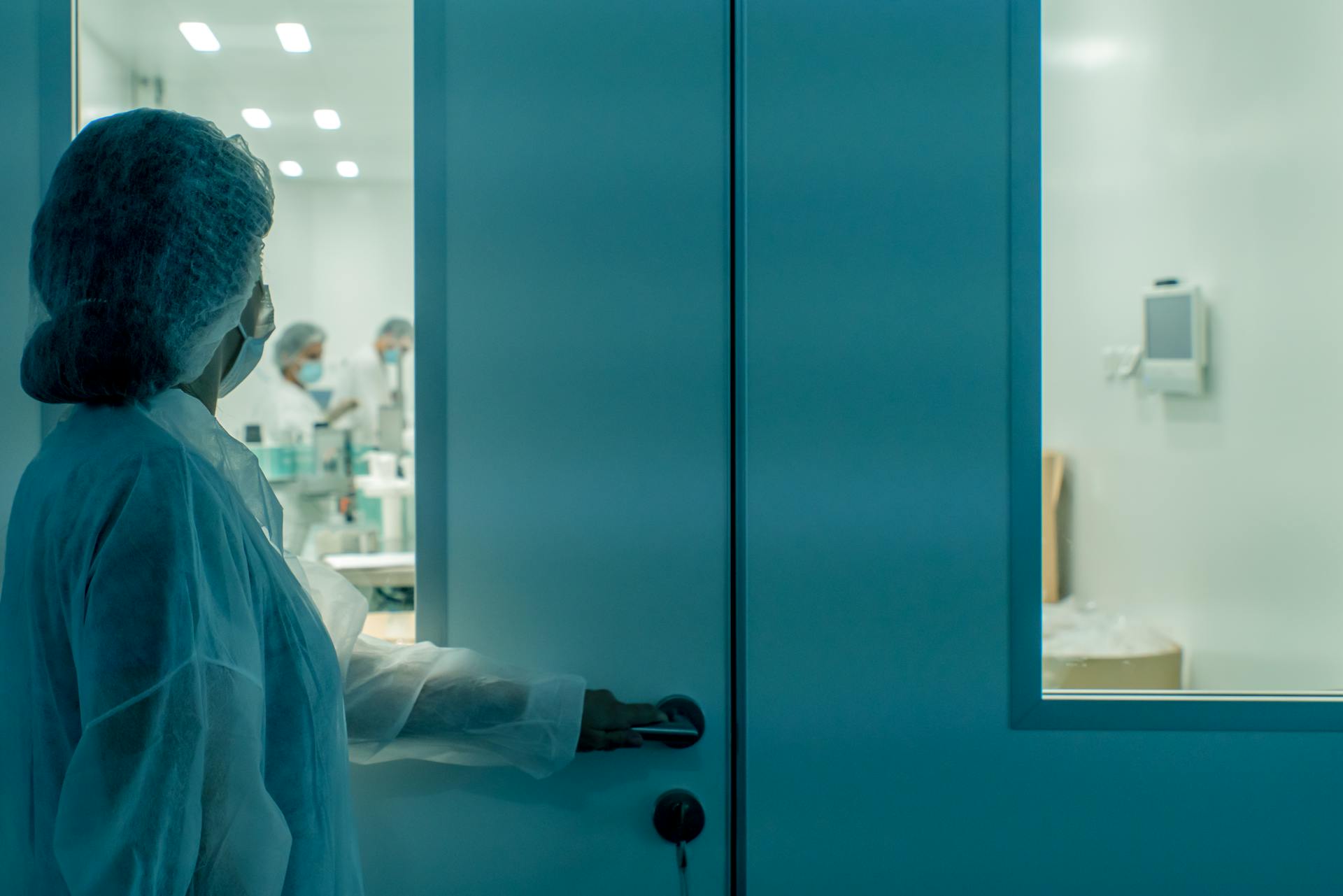 Sterile pharmaceutical laboratory environment